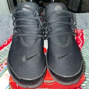 Black Nike prestos
